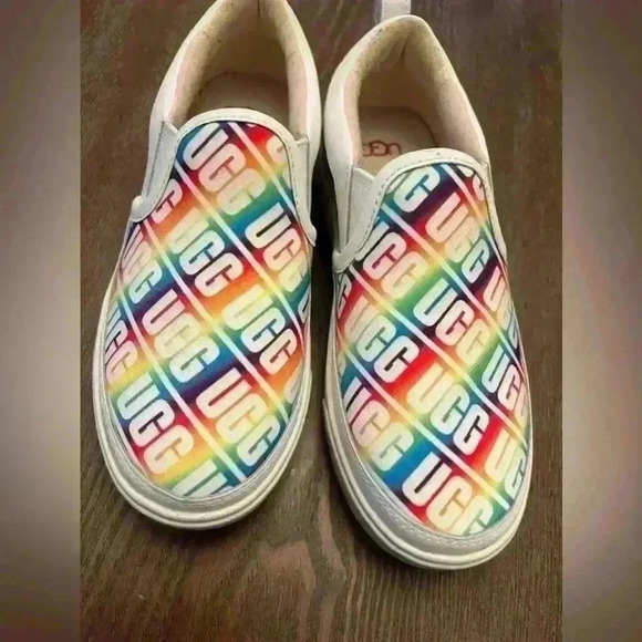 UGG CAPLAN RAINBOW GIRLS SLIP-ON SNEAKERS SHOES SIZE 2 - Picture 1 of 4